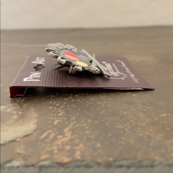 NWT Pin Art I Do Nails Manicurist Brooch - Picture 5 of 7